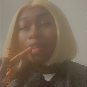 Meet your Posher, Vanessa